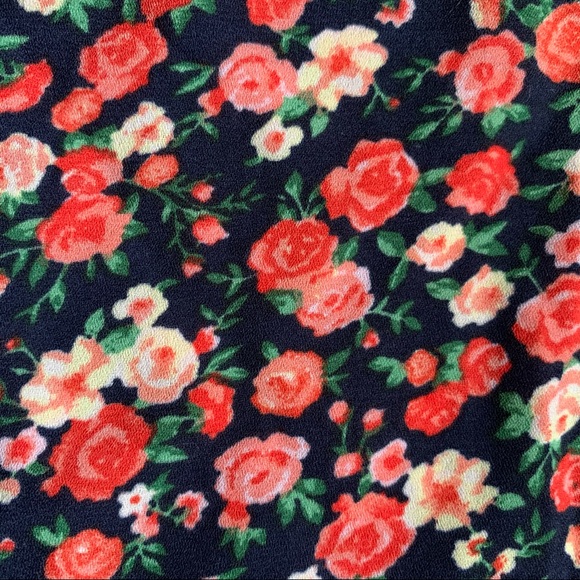 Forever 21 Floral Crop Top - Picture 2 of 3